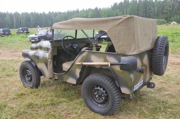 Retro car GAZ-64 at the 3rd international meeting of "Engines of war" near the city Chernogolovka — Stock Photo, Image