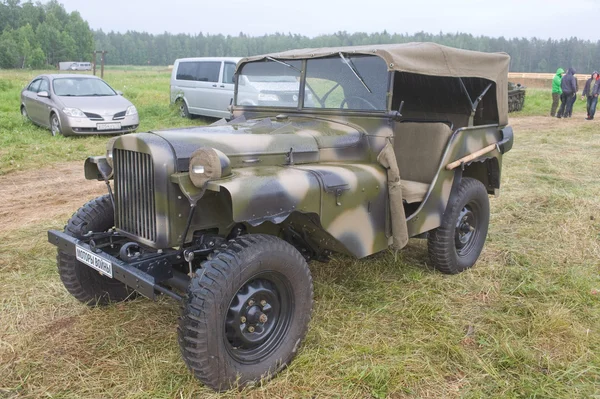 Sovjet-Unie retro gaz-64 op de 3de internationale bijeenkomst van "motoren van oorlog" in de buurt van de stad chernogolovka — Stockfoto