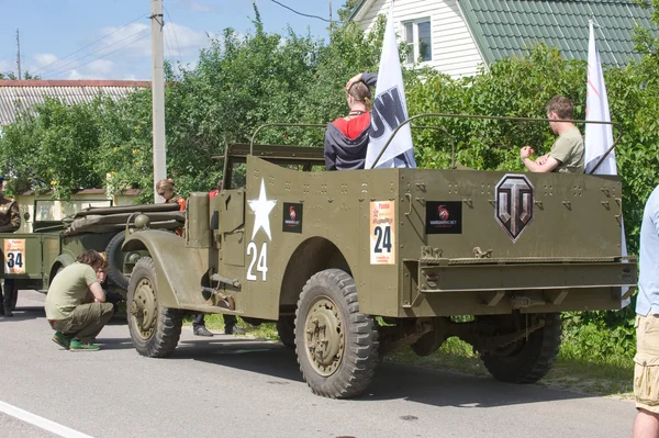 Carro armato americano M3 Scout Car al terzo incontro internazionale dei "Motori di guerra" vicino alla città Chernogolovka, regione di Mosca — Foto Stock