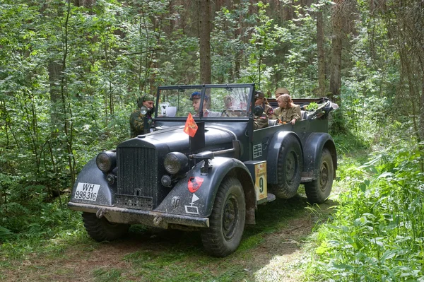 German retro car Horch-901 on retro rally in the woods, 3rd international meeting "Motors of war" near the city Chernogolovka, Moscow region — Stock Photo, Image