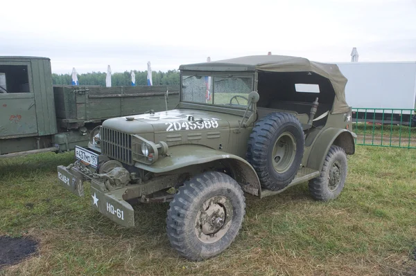 Auto del comandante Dodge WC-57 auto di comando al terzo incontro internazionale di "Motori di guerra" vicino alla città Chernogolovka, regione di Mosca Dodge WC-57 auto di comando — Foto Stock