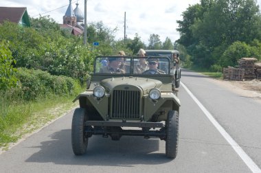 Sovyet retro araba ile mürettebat gaz-67 karayolu, üçüncü Uluslararası Toplantı yakınındaki şehir chernogolovka 