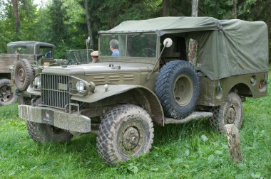 Amerikan askeri binek otomobil dodge wc-51 ormanda, üçüncü Uluslararası Toplantı 