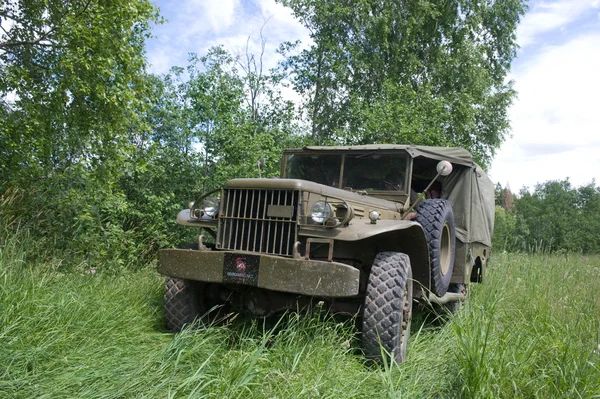 Amerikanische Militär Retro-Auto Dodge wc-51 auf Retro-Rallye, 3. internationales Treffen "Motoren des Krieges" in der Nähe der Stadt Tschernogolowka, Region Moskau — Stockfoto