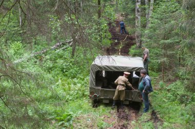 Eski askeri Dodge Wc-51 sıkışmış woods, 3 Uluslararası Toplantı 