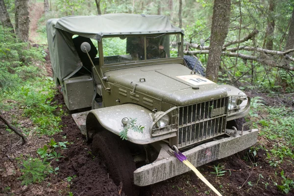 American car Dodge WC-51 stuck in the woods on a heavy road, 3rd international meeting "Motors of war" near the city Chernogolovka — Stock Photo, Image