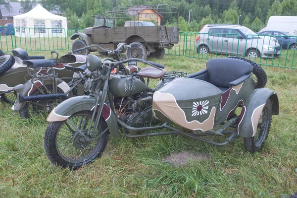 Japonés viejo militar Rikuo motocicleta Tipo 97 en la 3ª reunión internacional de "Motores de guerra" cerca de la ciudad de Chernogolovka, vista frontal —  Fotos de Stock