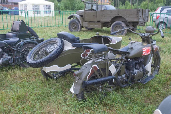 Japonés viejo militar Rikuo motocicleta Tipo 97 (una copia de la Harley-Davidson) en la 3ª reunión internacional de "Motores de guerra" cerca de la ciudad de Chernogolovka, vista trasera —  Fotos de Stock