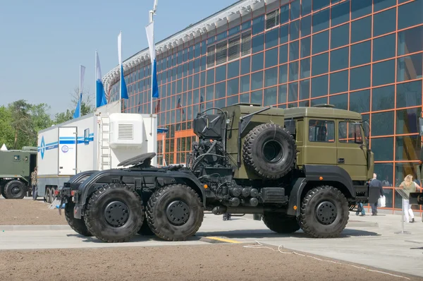 ロシアの新しい展覧会「統合安全とセキュリティ 2014年」モスクワ Vvc サイドビューに「ウラル-6370」のトラック — ストック写真