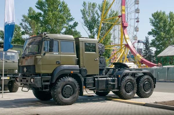 Ryska nya lastbil "Ural-6370" på utställningen "integrerad säkerhet och trygghet-2014", Moscow, Vvz — Stockfoto