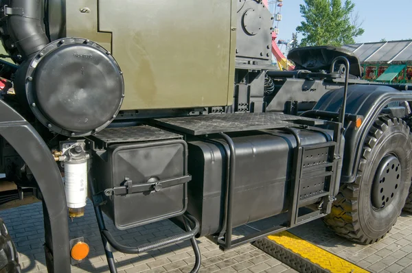 Camión nuevo ruso "Ural-6370" en la exposición "Seguridad integrada y seguridad-2014", Moscú, VVC, fragmento del lado izquierdo —  Fotos de Stock