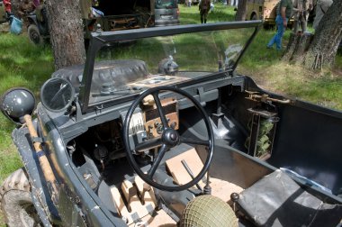 Alman kayan retro otomobil Volkswagen Swimmwagen Typ 166 Chernogolovka şehir, Moscow region, kabin yakınındaki 3 Uluslararası Toplantı motorların