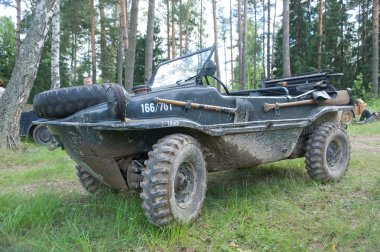 Alman kayan retro otomobil Volkswagen Swimmwagen Typ 166 motorların