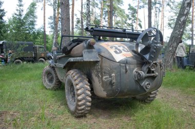 Alman kayan retro otomobil Volkswagen Swimmwagen Typ 166 motorların