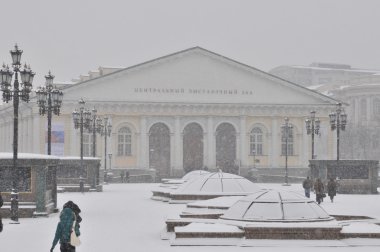 Manezh Meydanı ve Yönetim Merkezi sergi salonunda kış, Moskova, Rusya Federasyonu