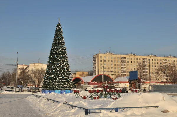 Новорічна ялинка в районі Тушинському полі у Москві, Росія — стокове фото