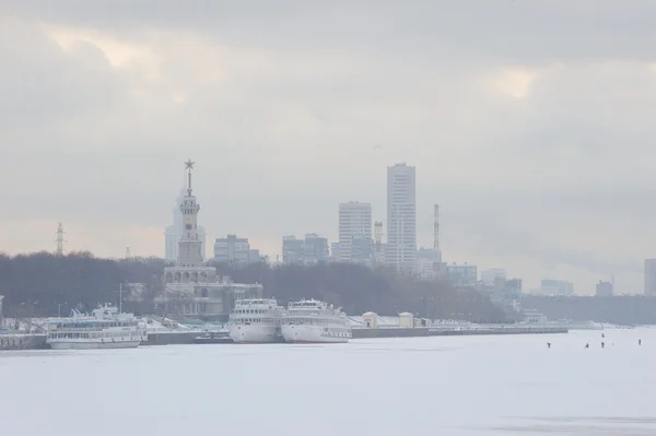 Nördliche Flussstation im Winter, Moskau, Russland — Stockfoto