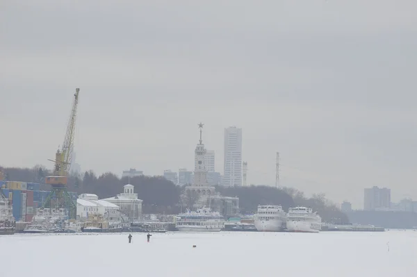 Nördliche Flussstation im Winter, Moskau, Russland — Stockfoto