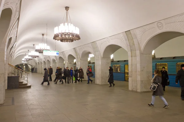 Arkitekturen av tunnelbanestationen "Pushkinskaya" i Moskva, Ryssland — Stockfoto