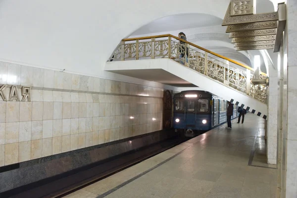 La plataforma y la transición a la estación de metro "Pushkinskaya" en Moscú — Foto de Stock