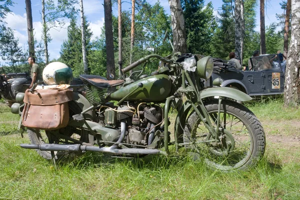 Moto militar velho americano INDIAN 741 B, 3o encontro internacional "Motores de guerra" perto da cidade de Chernogolovka, região de Moscou — Fotografia de Stock