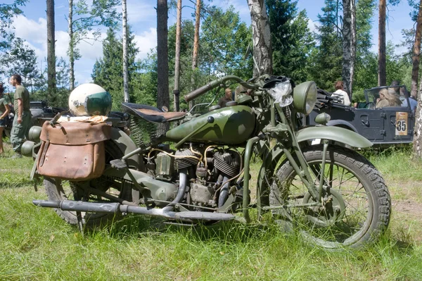 Motocicleta militar americana INDIAN 741 B, vista lateral, 3a reunião internacional "Motores de guerra" perto da cidade de Chernogolovka, região de Moscou — Fotografia de Stock