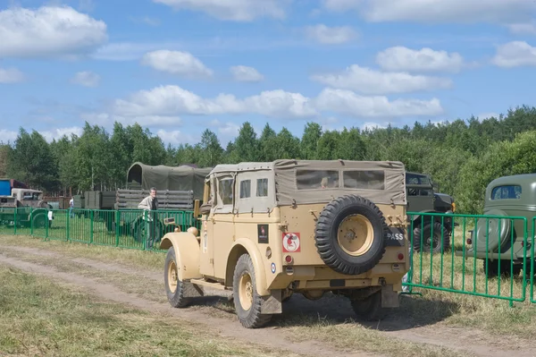 British car Humber FWD at the 3rd international meeting of "Motors of war" near the town of Chernogolovka, Moscow region — Stock Photo, Image