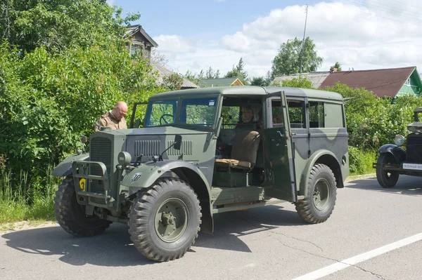 Британский автомобиль Humber FWD на 3-й международной встрече "Двигателей войны" возле города Черноголовка Московской области — стоковое фото