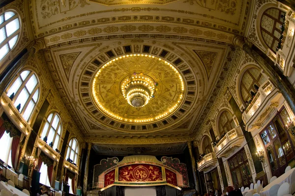 O interior do mais antigo conhecido restaurante de Moscou "Yar", MOSCOW, RUSSIA — Fotografia de Stock