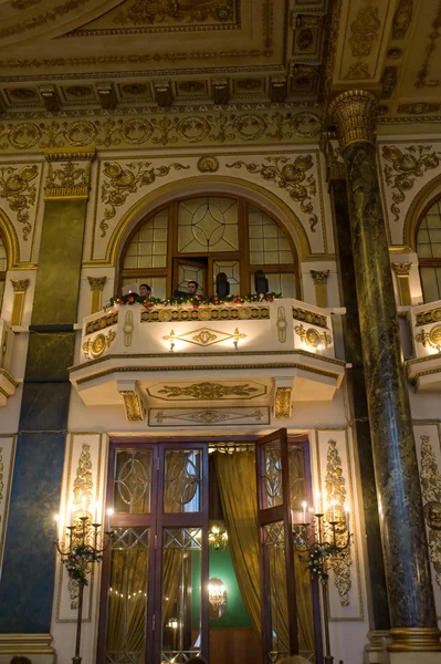 Hermoso interior del restaurante histórico "Yar", MOSCÚ, RUSIA — Foto de Stock
