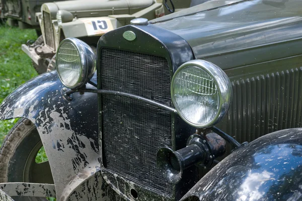 Voiture soviétique GAZ-AA lors de la 3ème réunion internationale de "Moteurs de guerre" près de la ville de Tchernogolovka, front close-up — Photo