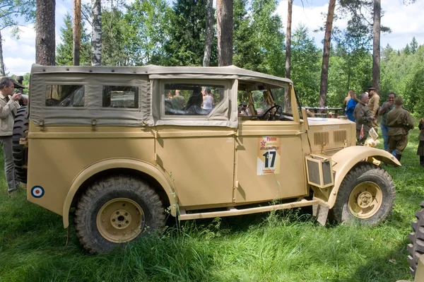The British commander 's car Humber FWD at the 3rd international meeting of "Motors of war" near the town of Chernogolovka, Moscow region, side view — стоковое фото