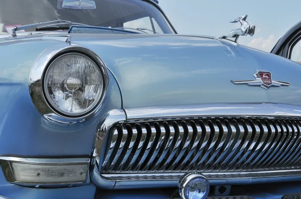 Sowjetischen Retro-Auto gaz-21 "Wolga" in der dritten Serie, die Ausstellung autoexotics, Moskau, Tushino. die Frontansicht. — Stockfoto