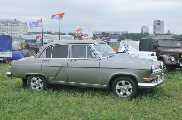 Soviet coche retro GAZ-21 "Volga" tercera serie, afinación moderna de la exposición Autoexótica-2011, Moscú, Tushino —  Fotos de Stock