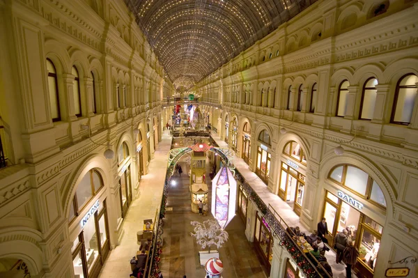 Tienda Principal de Departamentos (GUM) antes del Año Nuevo, MOSCÚ, RUSIA — Foto de Stock