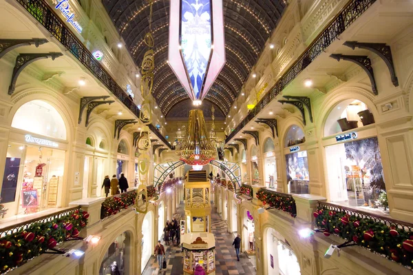Interior de Navidad de la Tienda Principal de Departamentos (GUM), vista desde arriba, MOSCÚ, RUSIA — Foto de Stock
