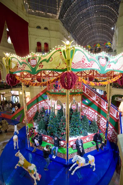 O interior da Loja de Departamento Principal (GUM), decorado para o feriado Ano Novo, vista de cima, MOSCOW, RUSSIA — Fotografia de Stock