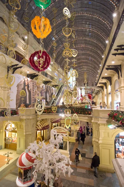 Interior liburan Natal di Main Department Store (GUM), Moscow, RUSSIA — Stok Foto