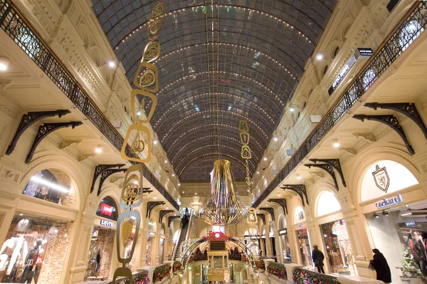 Interior de férias de Natal na GUM, Moscou, MOSCOW, RÚSSIA — Fotografia de Stock