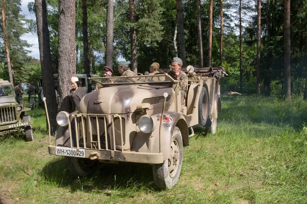 Auto retrò tedesca Steyr 1500A 02 kfz.69, il terzo incontro internazionale di "Motori di guerra" vicino alla città Chernogolovka, vista frontale — Foto Stock