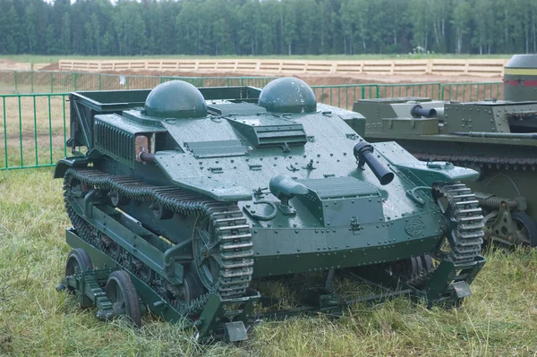 法国轻型装甲的拖拉机雷诺 Ue 运输车，附近小镇的洛夫，莫斯科地区的第 3 次国际会议"马达的战争" — 图库照片