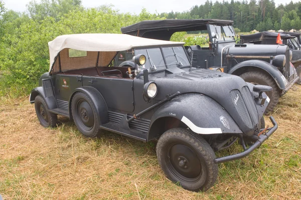 Alemán coche retro Tempo Vidal G1200, 3er encuentro internacional "Motores de guerra" cerca de la ciudad Chernogolovka, región de Moscú, vista lateral — Foto de Stock