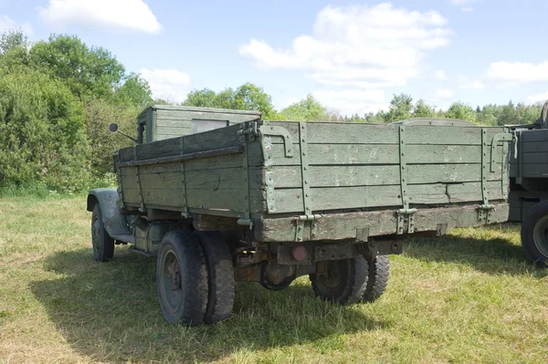 Camion sovietico Uralzis alla 3a riunione internazionale di "Motori di guerra" vicino alla città Chernogolovka, regione Di Mosca, vista posteriore — Foto Stock