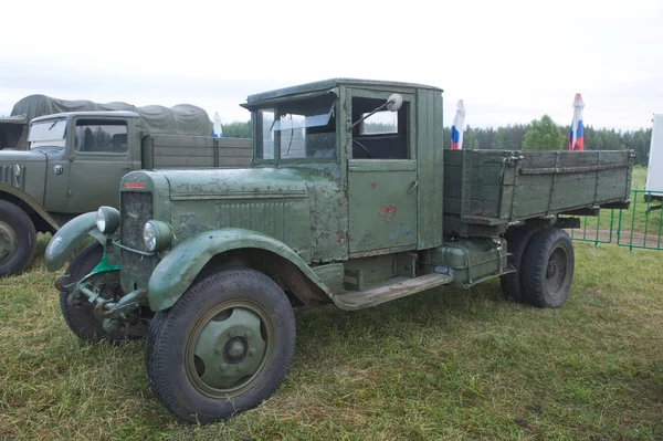 Soviet retro truck Uralzis at the 3rd international meeting of "Motors of war" near the city Chernogolovka, Moscow region — Stock Photo, Image