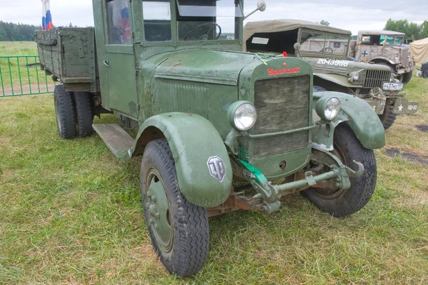 Il vecchio camion sovietico Uralzis al 3o incontro internazionale di "Motori di guerra " — Foto Stock