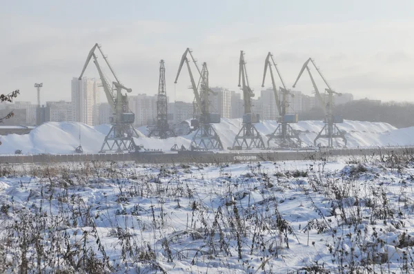 Port cranes in winter, Moscow, Russia — Stock Photo, Image
