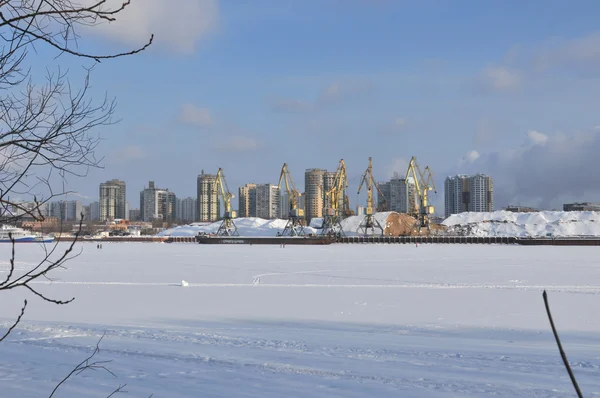El embalse de Khimki en invierno, Moscú, Rusia — Foto de Stock