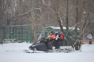 Kar araci Park Kuzey Tushino içinde buz pateni çocuk