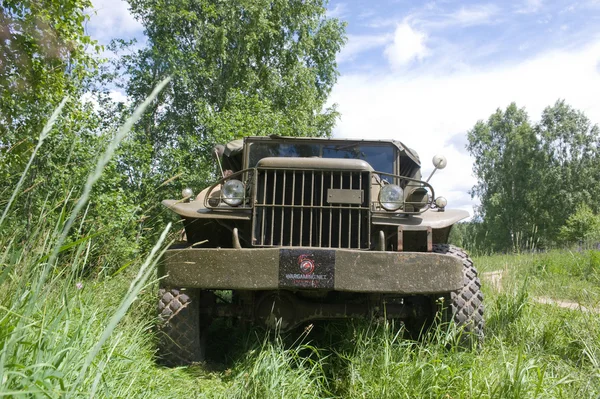 Auto retrò Dodge WC-51 al terzo incontro internazionale di "Motori di guerra" vicino alla città Chernogolovka, regione di Mosca, vista frontale — Foto Stock