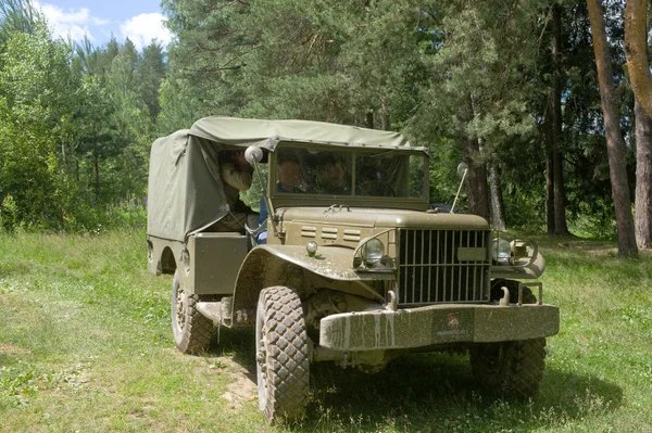 Automobile retrò americana Dodge WC-51 al 3o incontro internazionale di "Motori di guerra" vicino alla città Chernogolovka, regione di Mosca, vista frontale — Foto Stock